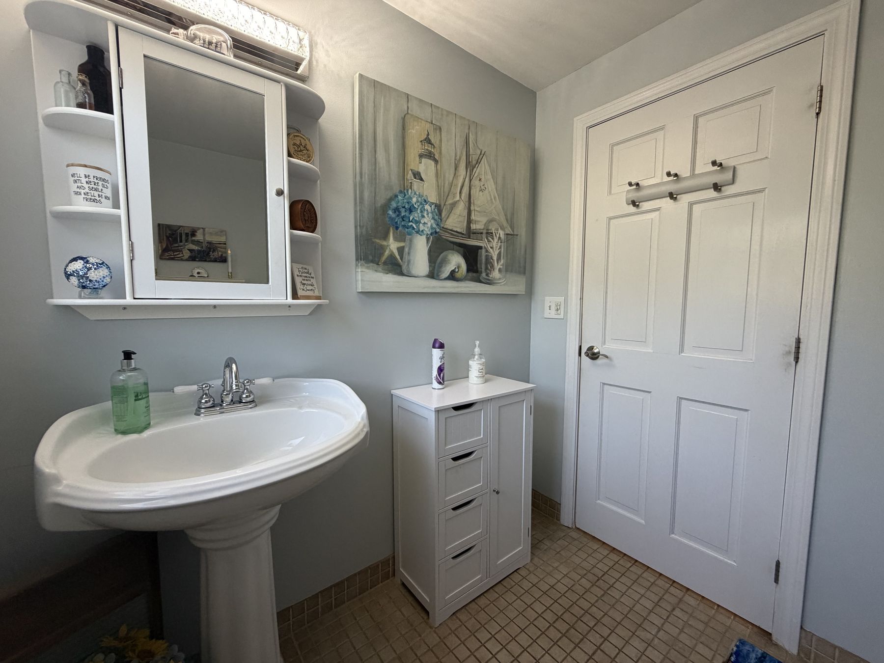 Main-level ¾ bath
